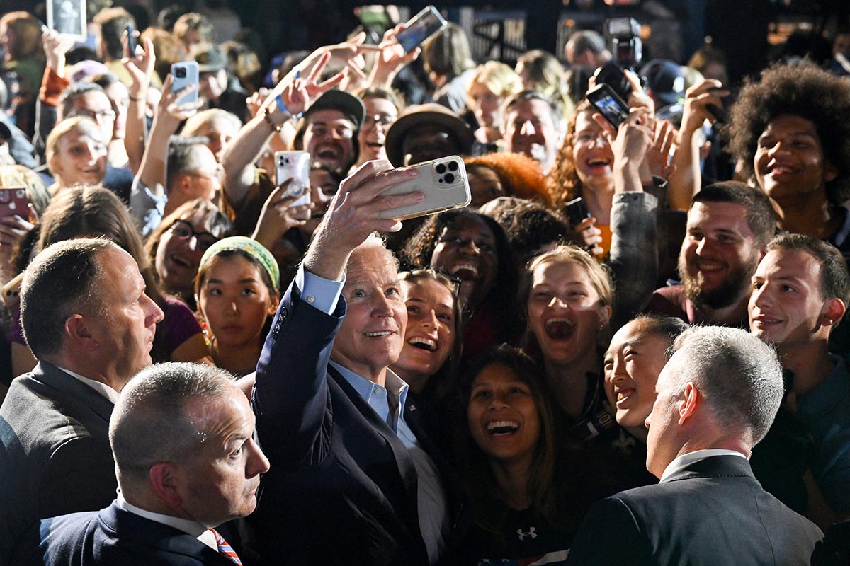 Biden busca movilizar a sus votantes ante el auge republicano