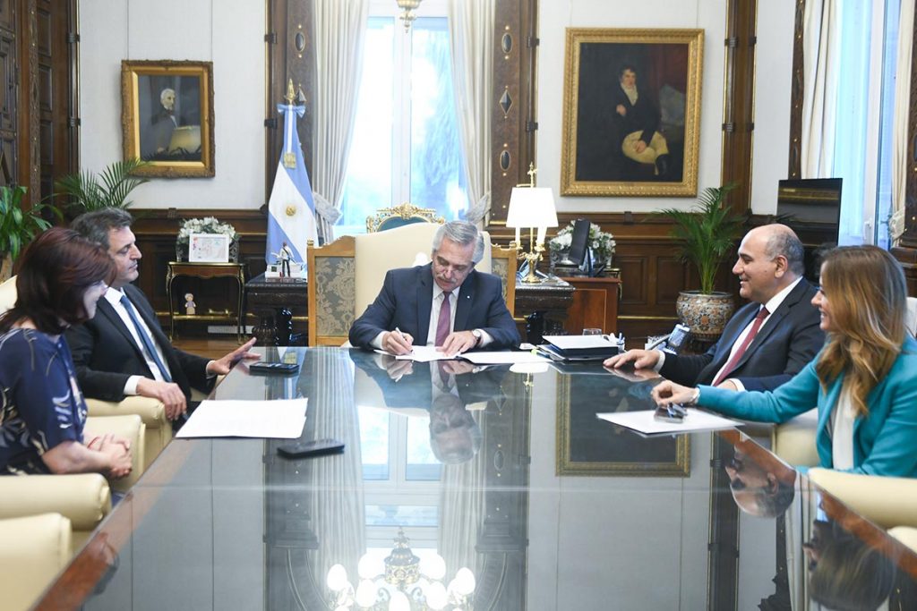 Por decreto, el gobierno frena las altas en los planes sociales 1 Por decreto, el gobierno frena las altas en los planes sociales