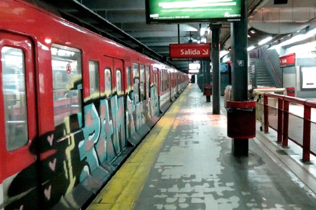 Paro en la línea B de subte, con apertura de molinetes