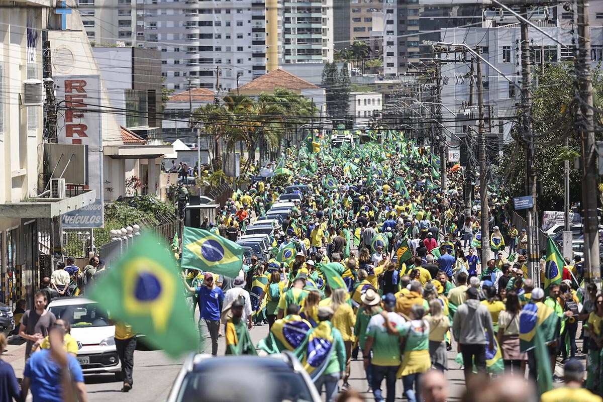 Sin bloquear las rutas, siguen las protestas bolsonaristas en Brasil
