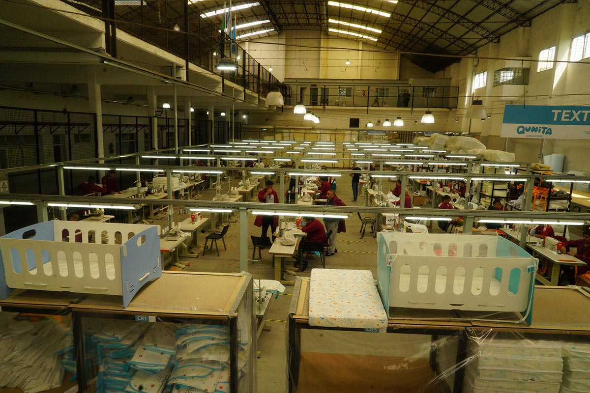 Provincia amplía Qunita a 90 mil niñas y niños: cómo se producen los kits desde la cárcel