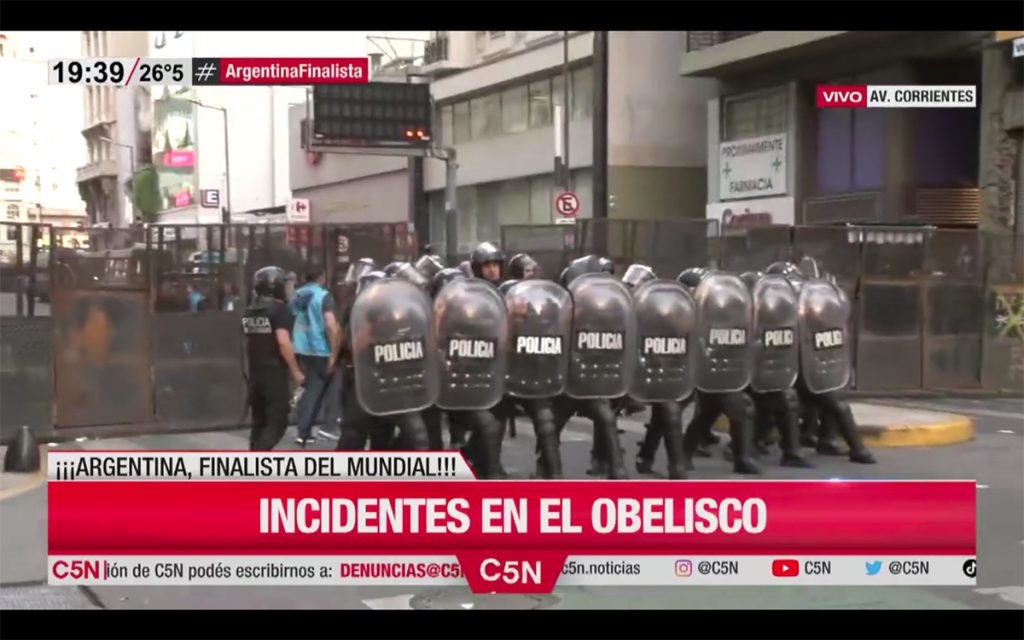 La Policía de la Ciudad de Buenos Aires reprimió a hinchas en el Obelisco
