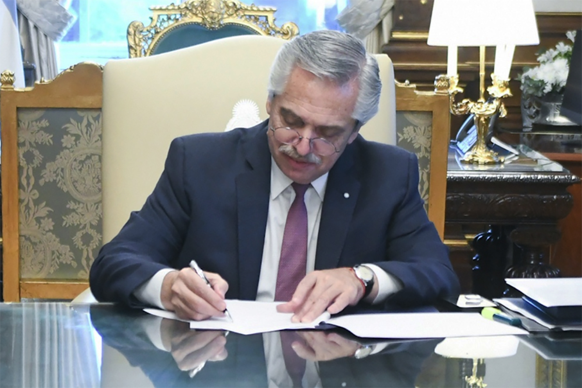 El Presidente instruyó la reasignación de recursos en bonos a la Ciudad