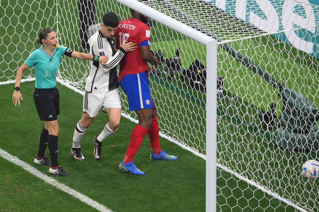 Histórico: una mujer dirigió por primera vez en un Mundial masculino 1 Histórico: una mujer dirigió por primera vez en un Mundial masculino