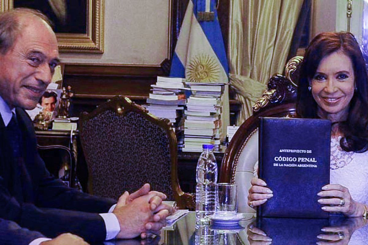Cristina Kirchner compartió un artículo de Zaffaroni que advierte sobre «la desaparición del derecho»