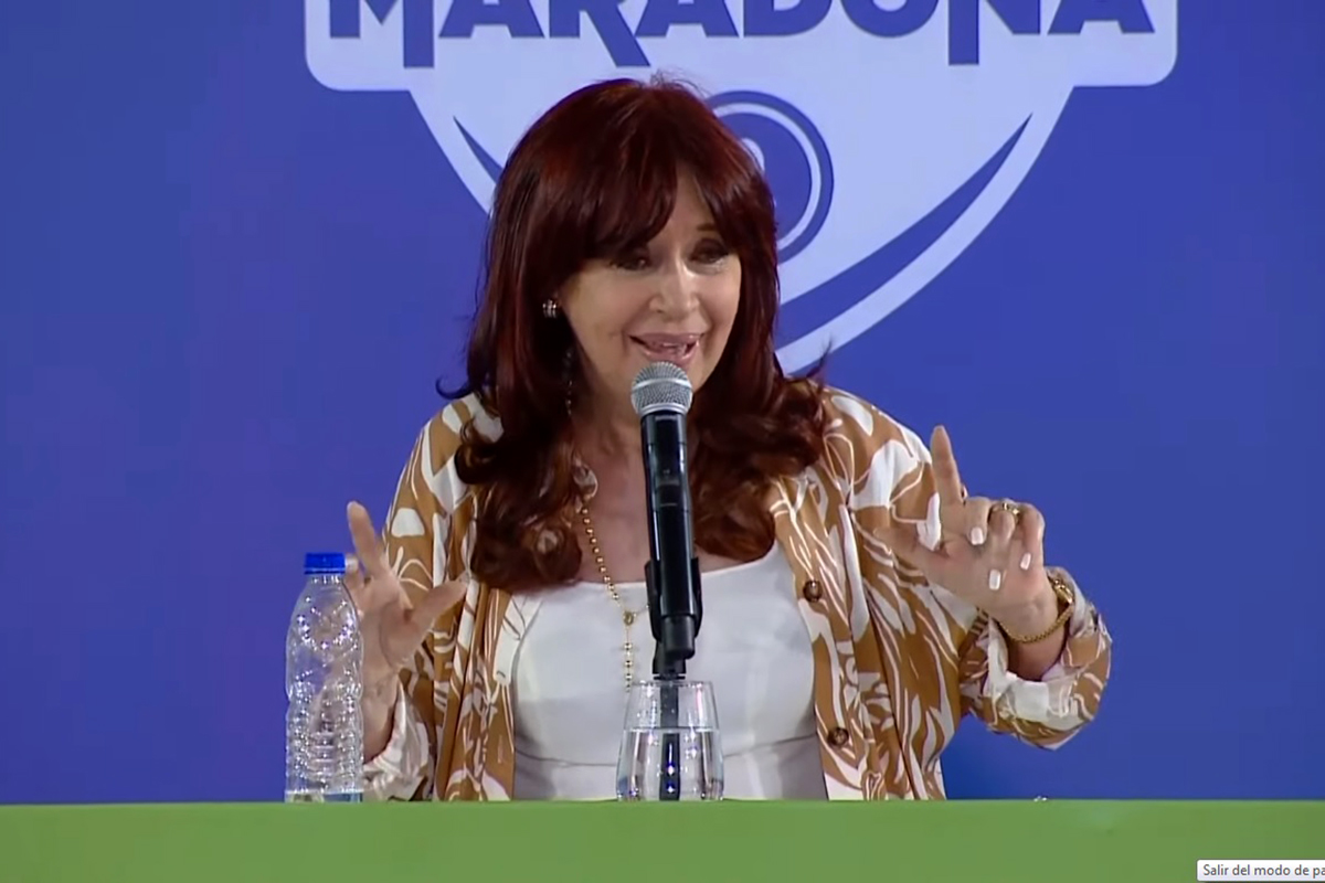 Cristina reafirmó que no será candidata: «No es renunciamiento ni  autoexclusión, es proscripción»