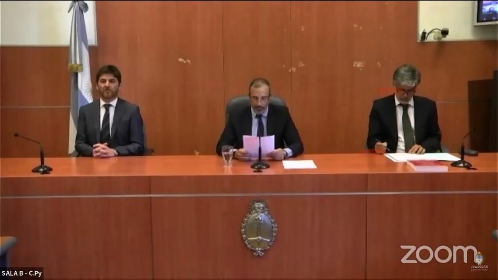 Proscripción: el tribunal oral condenó a CFK a 6 años de prisión e inhabilitación perpetua para ejercer cargos públicos