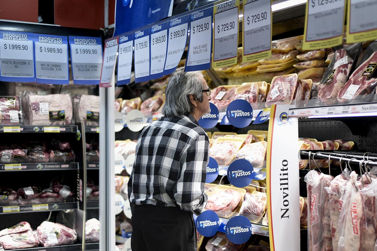 A pesar de caer la actividad y los salarios, el consumo en supermercados se mantiene y sigue el boom en los shoppings