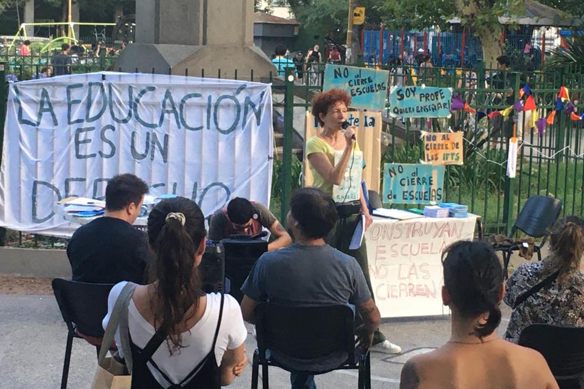 Estudiantes de institutos porteños realizaron una clase abierta contra el ajuste educativo