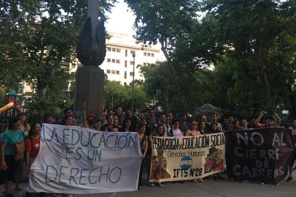 Estudiantes de institutos porteños realizaron una clase abierta contra el ajuste educativo