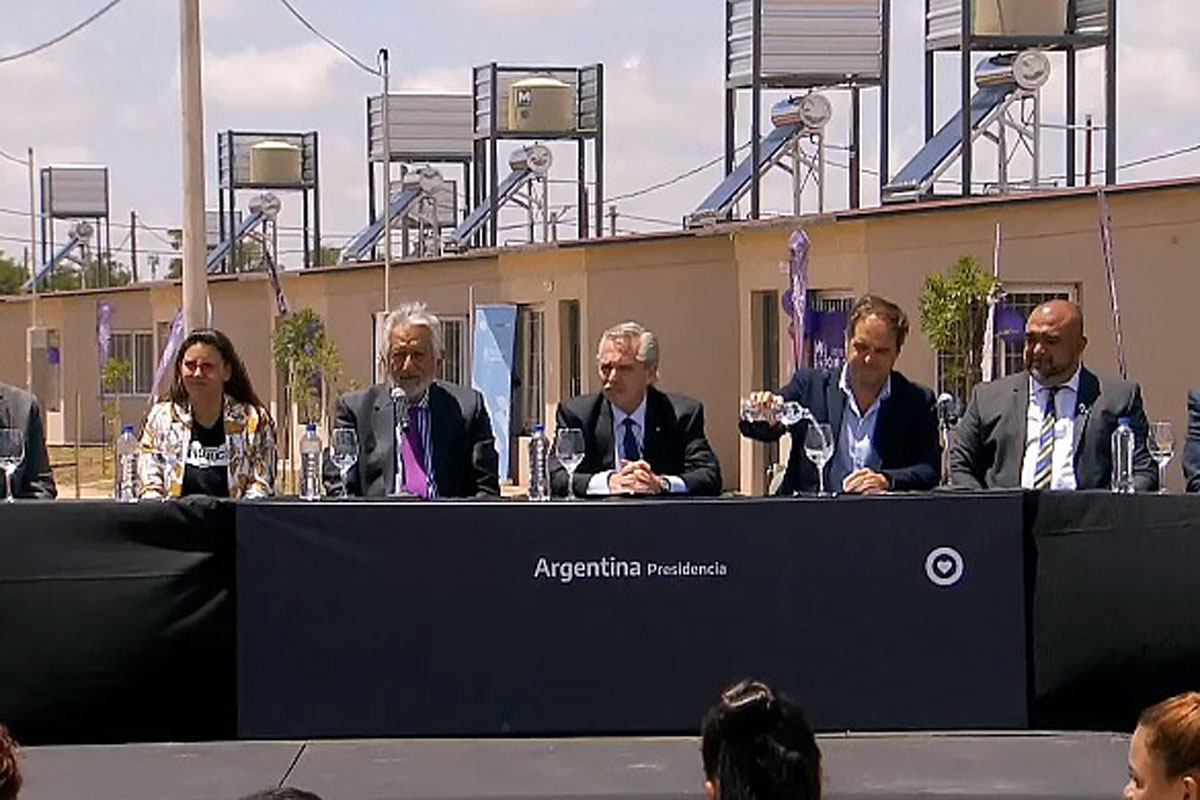 El presidente entregó vivienda 70 mil y dijo que las familias tienen «futuro de dignidad»