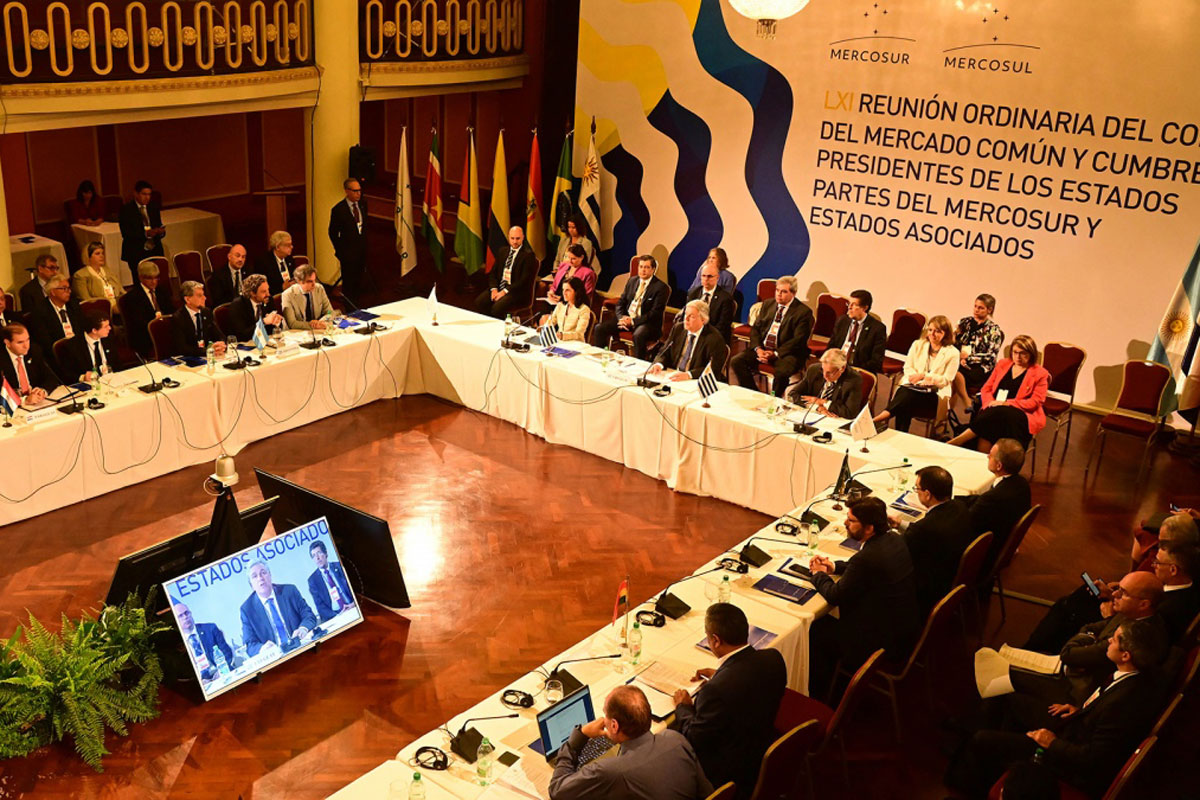 Uruguay, en soledad, habla de un Mercosur “imperfecto” y que “languidece”