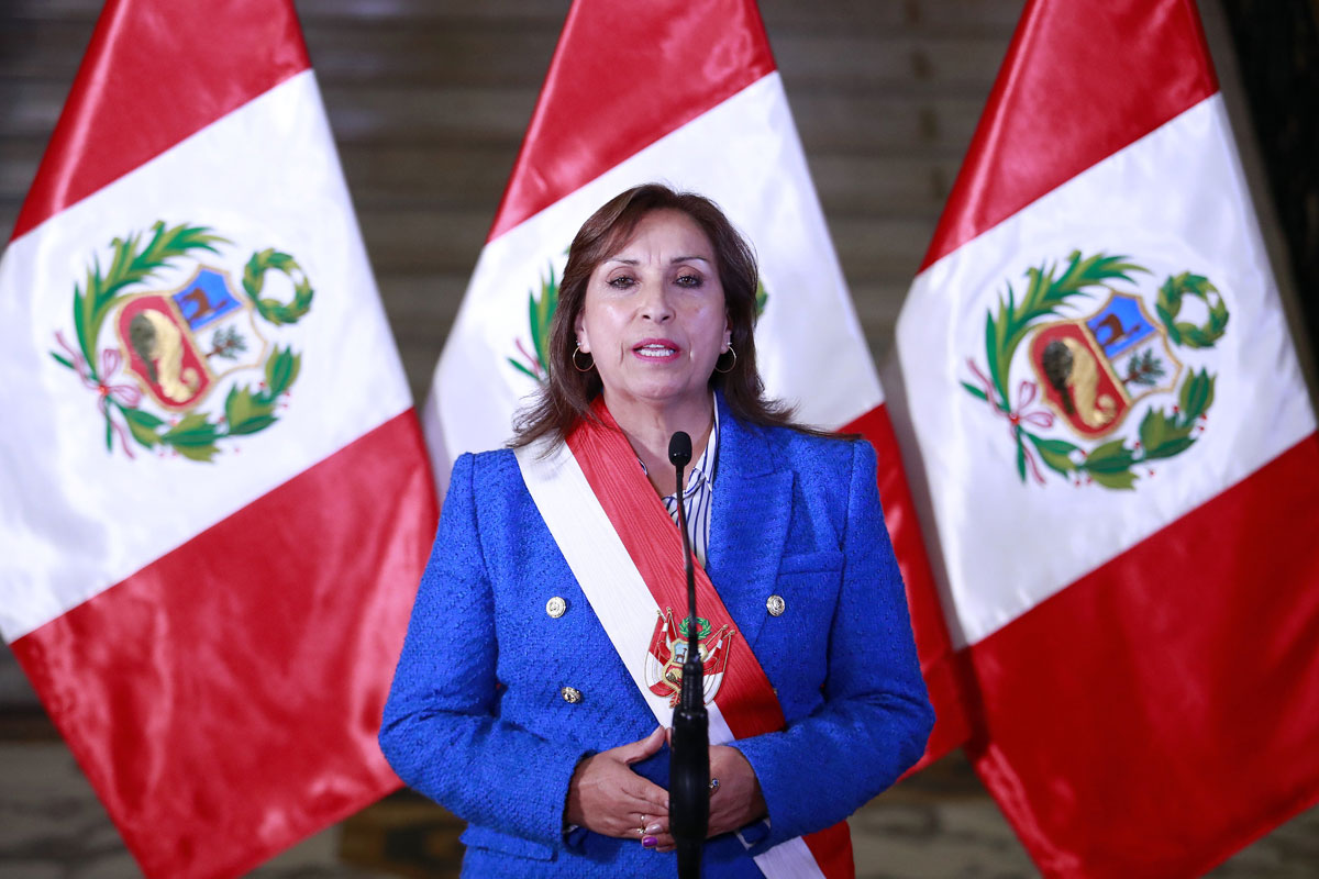 La presidenta peruana anuncia adelanto de eleccciones mientras las protestas ya dejaron tres muertos