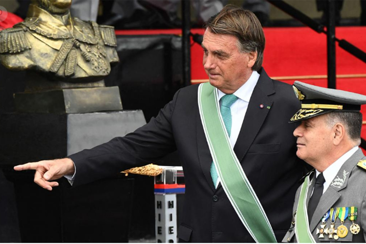 Bolsonaro decretó el cambio de mando en el Ejército a pocos días de la asunción de Lula