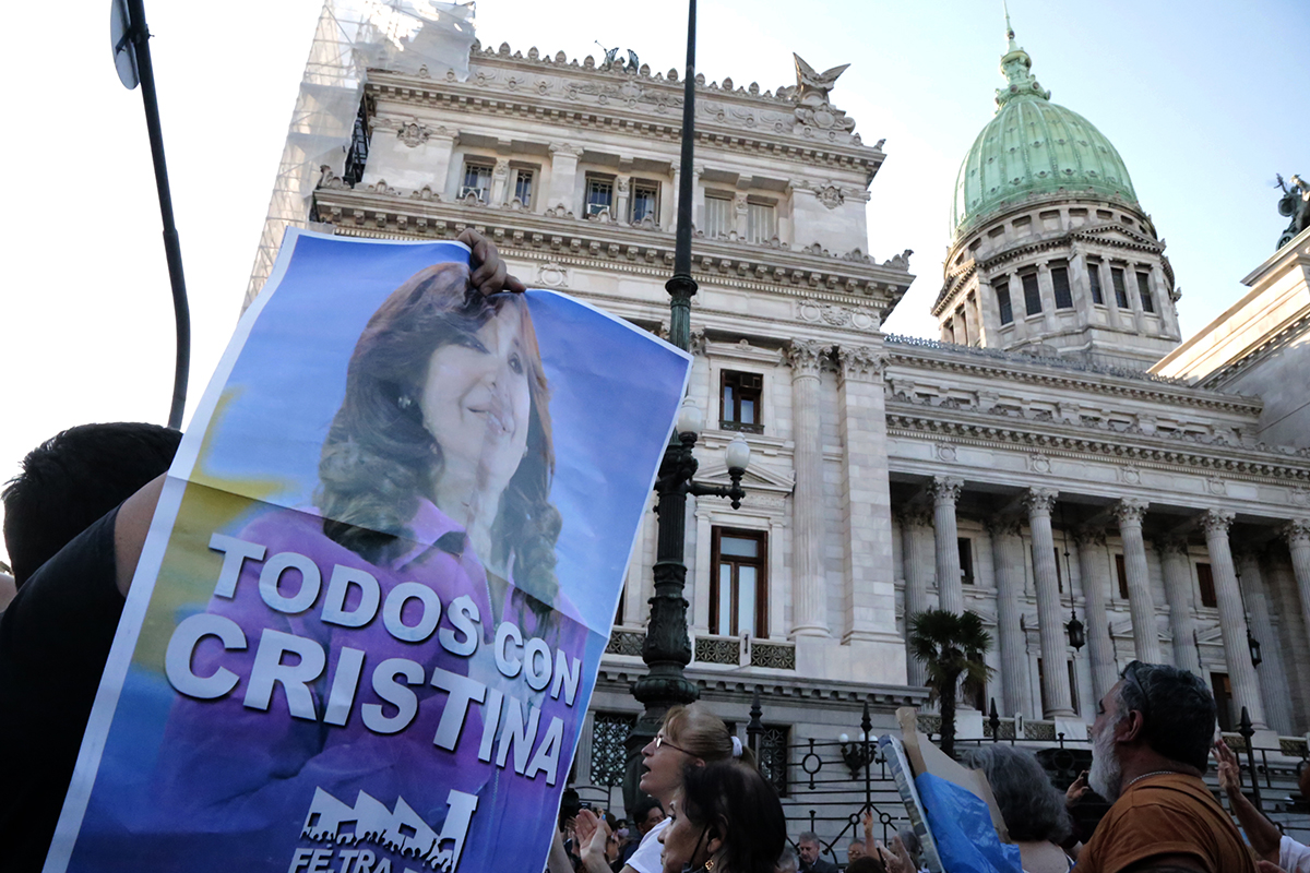 Expectativa por la charla de CFK en el Teatro Argentino de La Plata
