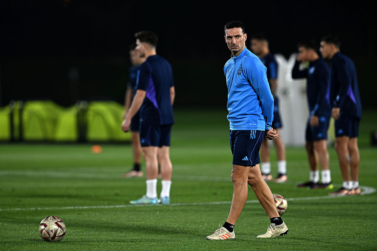 Scaloni diagrama el equipo para salir campeón del mundo en el regreso a los entrenamientos