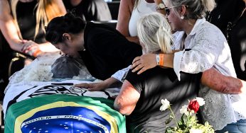 Los brasileños hacen largas filas en Santos para darle el último adiós a O Rei Pelé