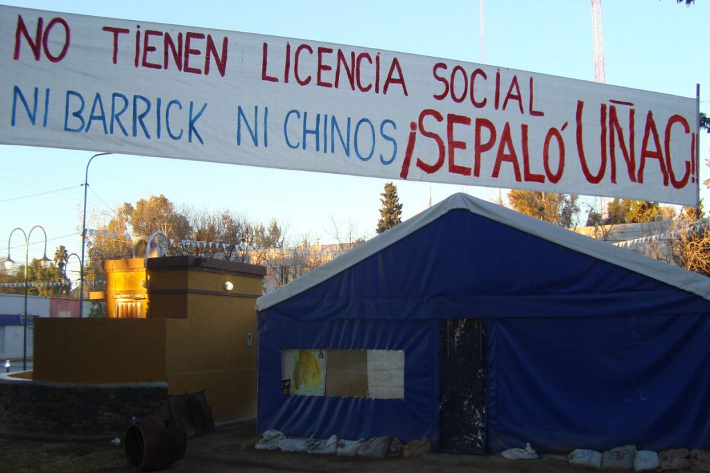 "Protegen los intereses de las mineras" 1 "Protegen los intereses de las mineras"