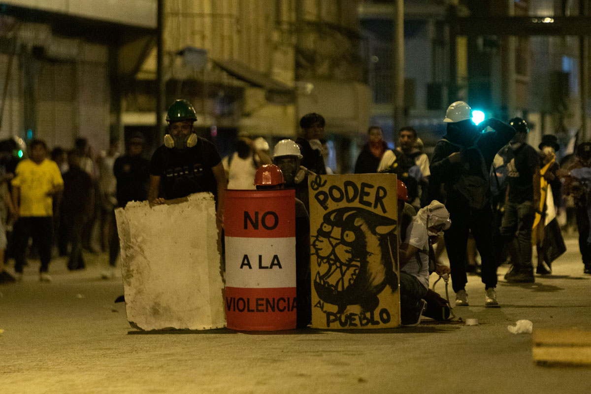 Perú en su laberinto: crisis institucional, represión y aislamiento internacional