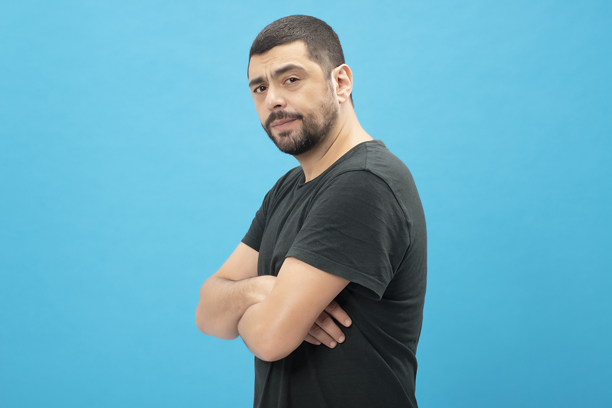 Alberto Ajaka: «La obra aborda los lugares neurálgicos de nuestra existencia»