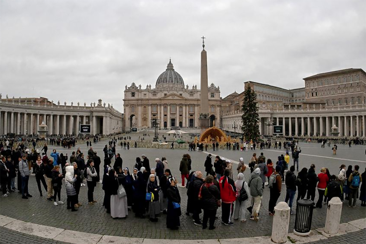 Más de 65 mil personas despidieron a Benedicto XVI en la Basílica de San Pedro