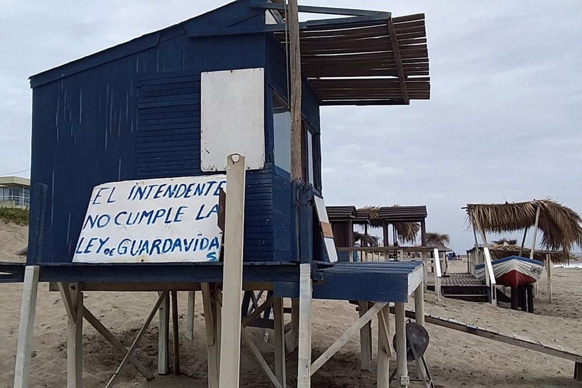 Guardavidas de Mar Chiquita denuncian que desde 2019 sólo tuvieron un aumento salarial del 30%