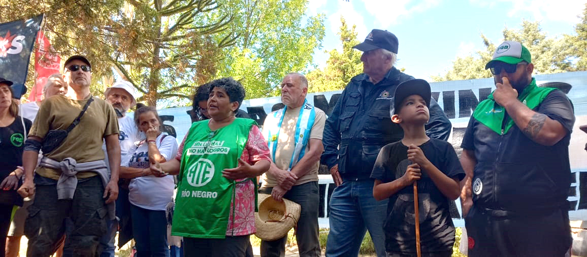 Organizaciones intentarán llegar hasta la tranquera emplazada por Joe Lewis en el camino de Tacuifí