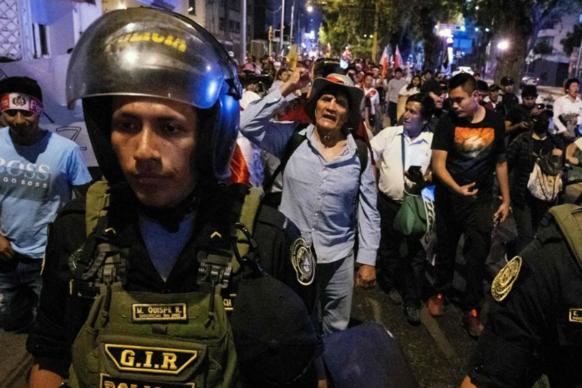 Miles de manifestantes llegan a Lima desde otras regiones para exigir la renuncia de Boluarte