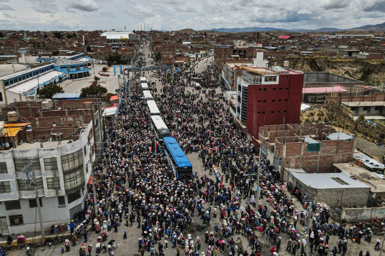 Miles de manifestantes se dirigen a Lima: buscan destituir - Seguridad en Perú - Forum South America
