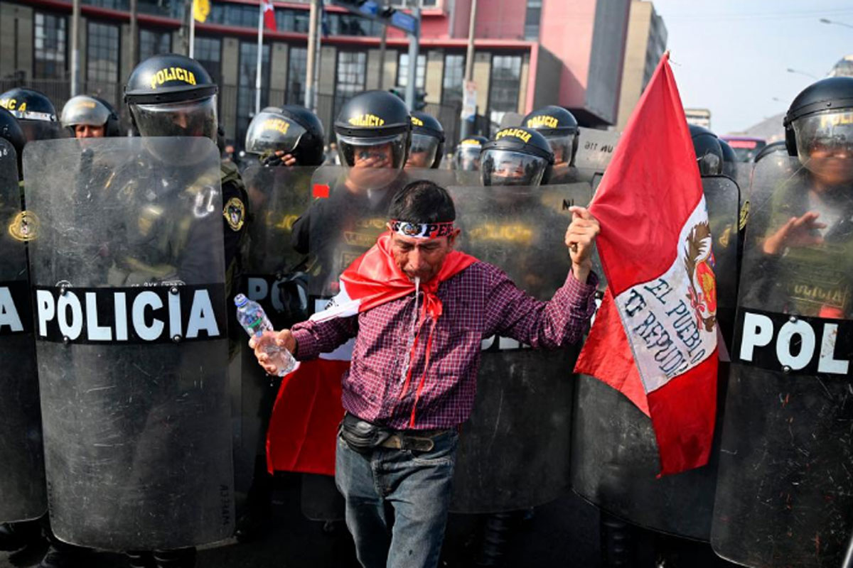 Amplio repudio al gobierno peruano por la represión dentro de una universidad