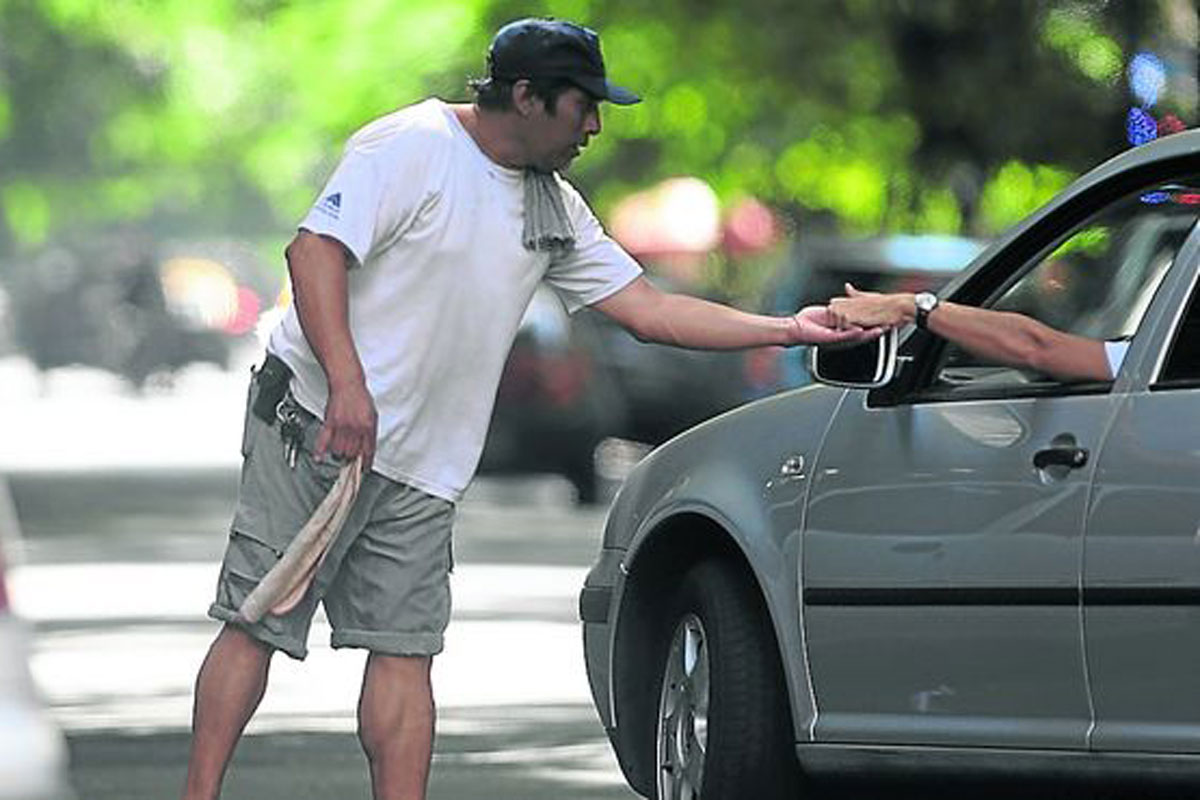 Una jueza de Rosario encarceló a un «trapito» por pedir 200 pesos por adelantado