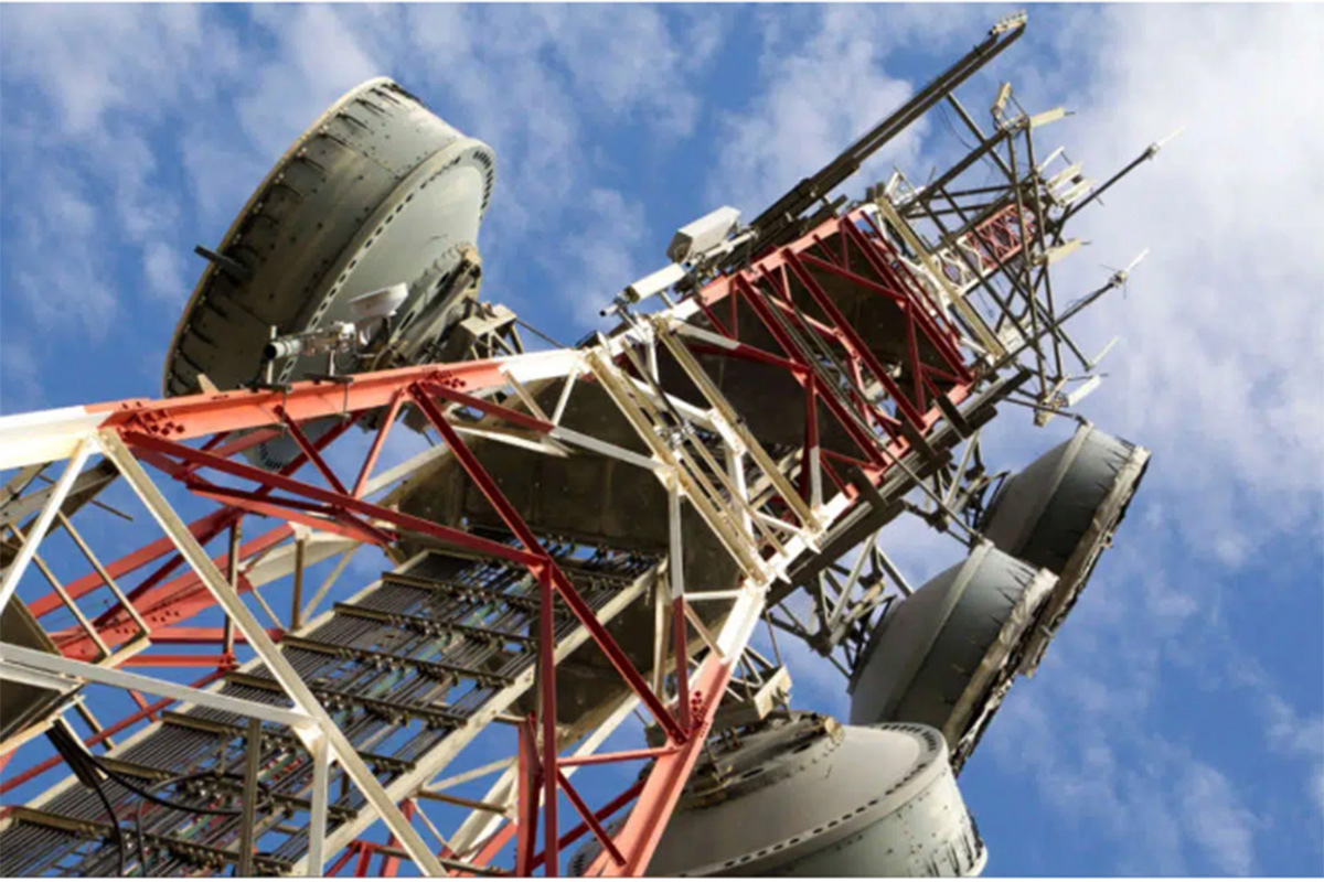 Acuerdan revisar la normativa vigente de las antenas de telecomunicaciones