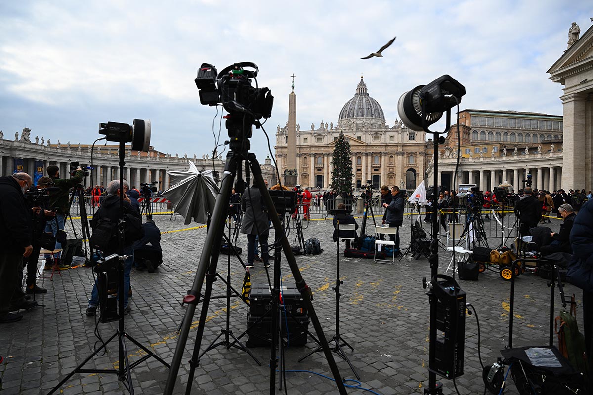 Helicópteros, 500 voluntarios y 1.000 periodistas acreditados para el funeral de Benedicto XVI
