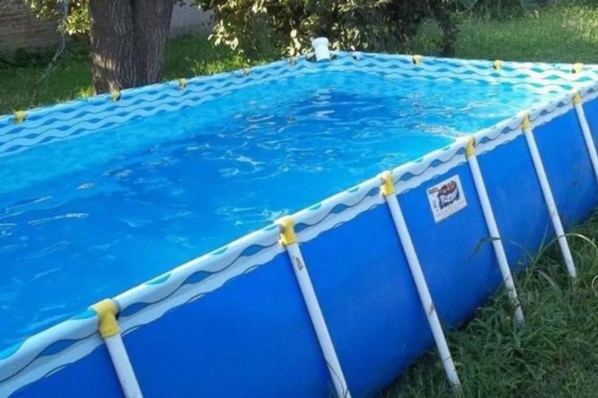 Una beba de un año quedó sola en el patio: la encontraron ahogada en la pileta de lona
