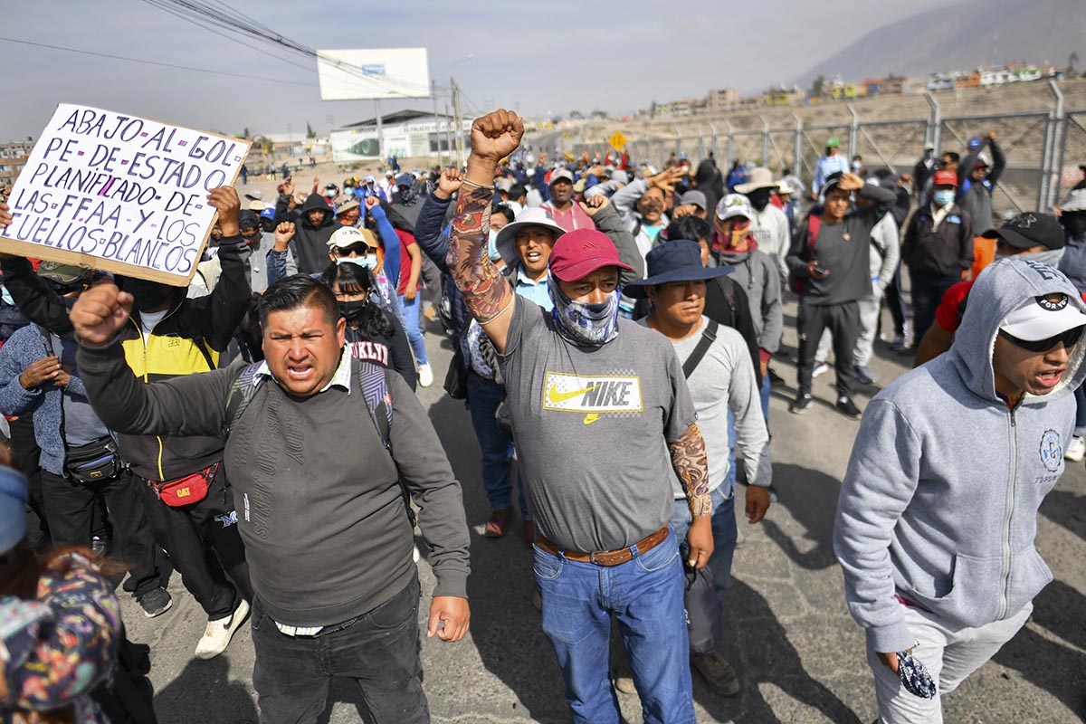 Bloqueos y marchas en distintas regiones de Perú en el reinicio de las protestas