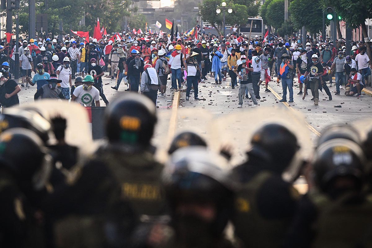 El Congreso define si se adelantan las elecciones y siguen las protestas para que renuncie Boluarte