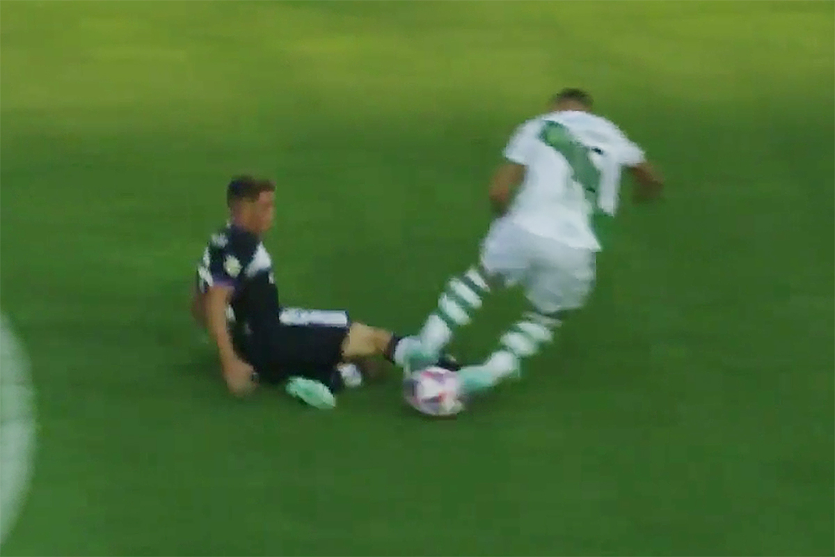 Una patada en Banfield-Gimnasia destapó la historia de violencia contra juveniles en el Lobo