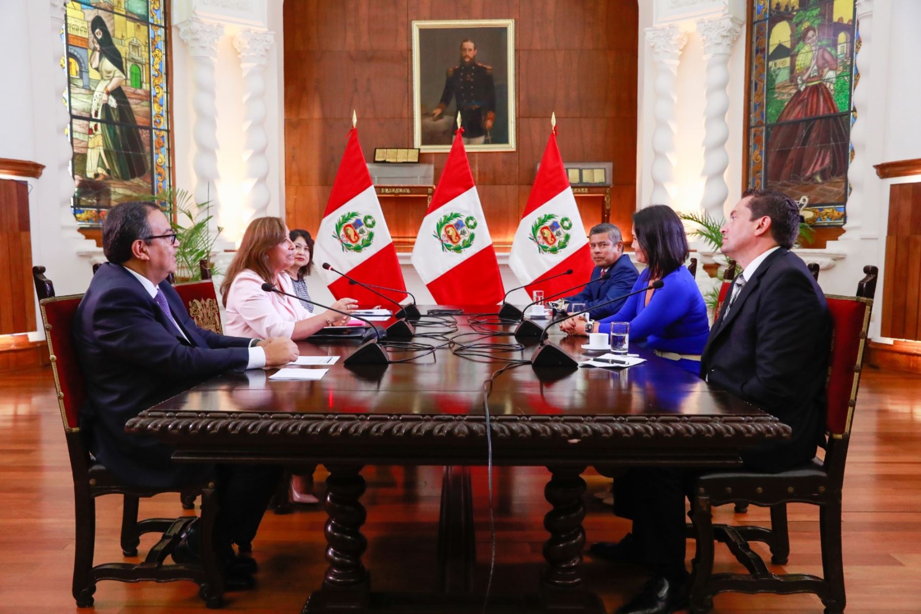 Boluarte comenzó una ronda de diálogos con partidos reuniéndose con Keiko Fujimori