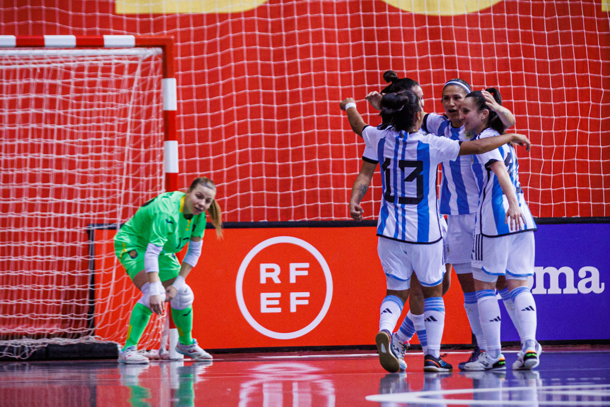 El primer Mundial asoma y Argentina gana experiencia