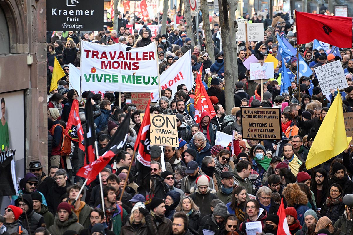El gobierno francés aprobó por decreto su impopular reforma jubilatoria