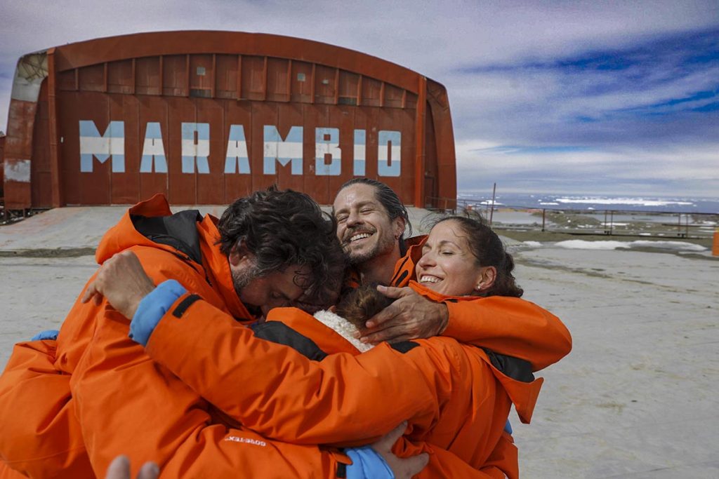 Un equipo de bailarines de los elencos nacionales desplegó su arte en la Antártida