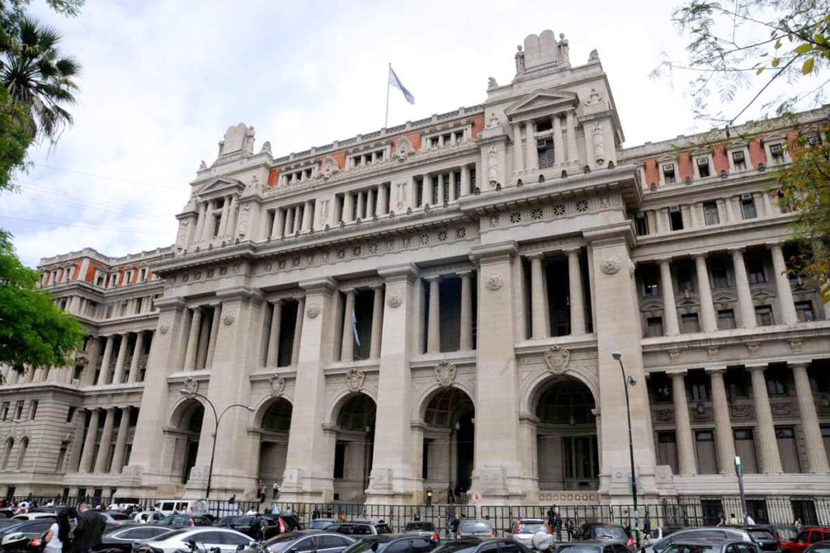 Revocaron el sobreseimiento de Cristina Kirchner en la causa por lavado de activos