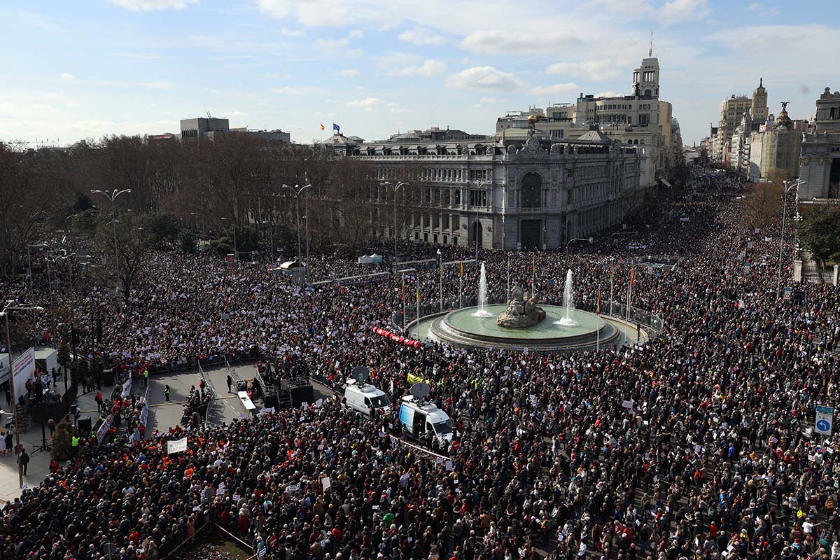 Masiva protesta en Madrid en defensa de la salud pública