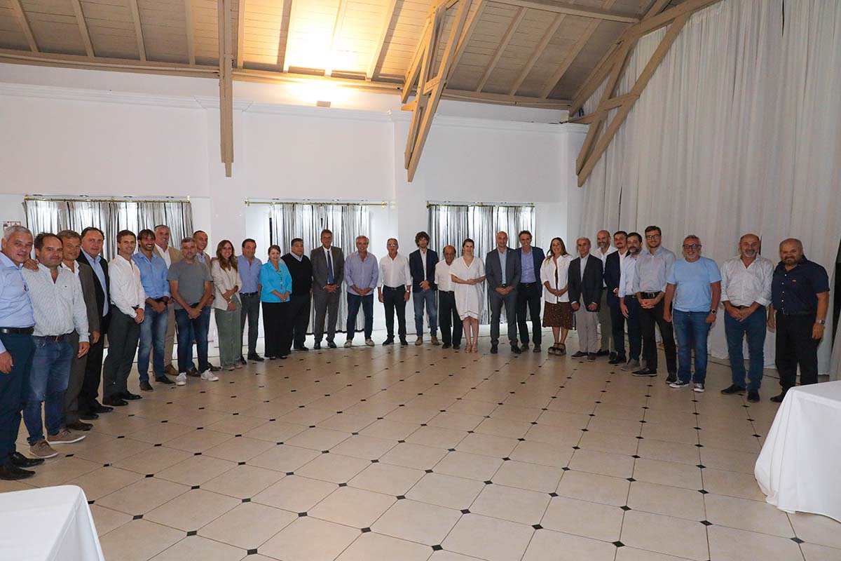 Massa fue a la reunión de intendentes con Alberto Fernández y le pidió que defina su candidatura «pronto»