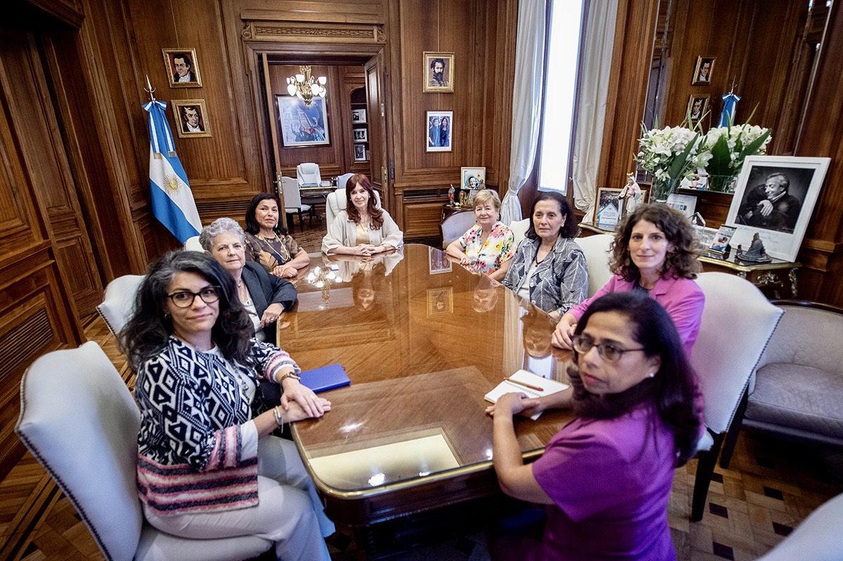 Cristina recibió a un comité de expertas de la OEA que investigan la violencia política contra las mujeres