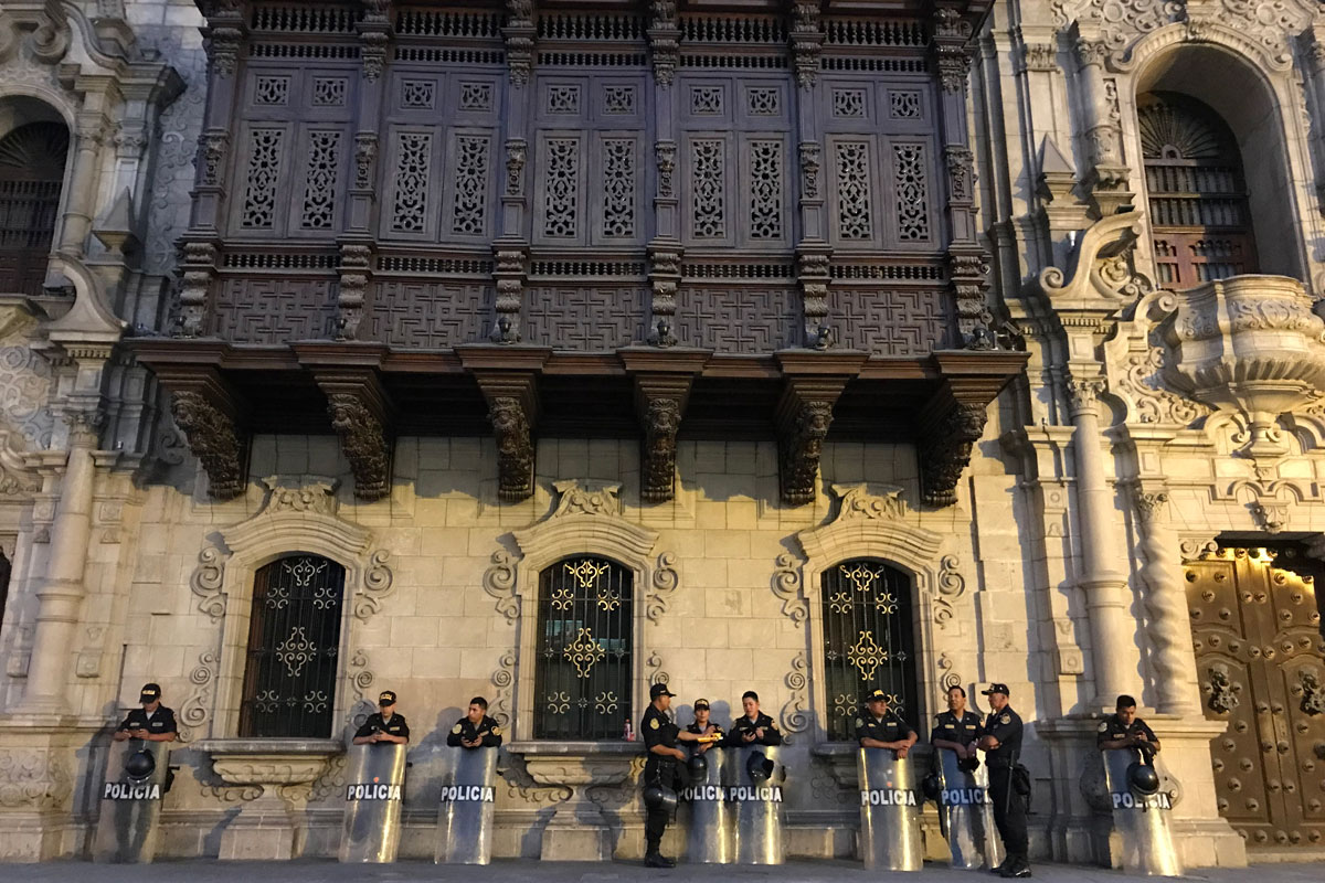 En Perú, el país de la democracia distópica, volvió la izquierda