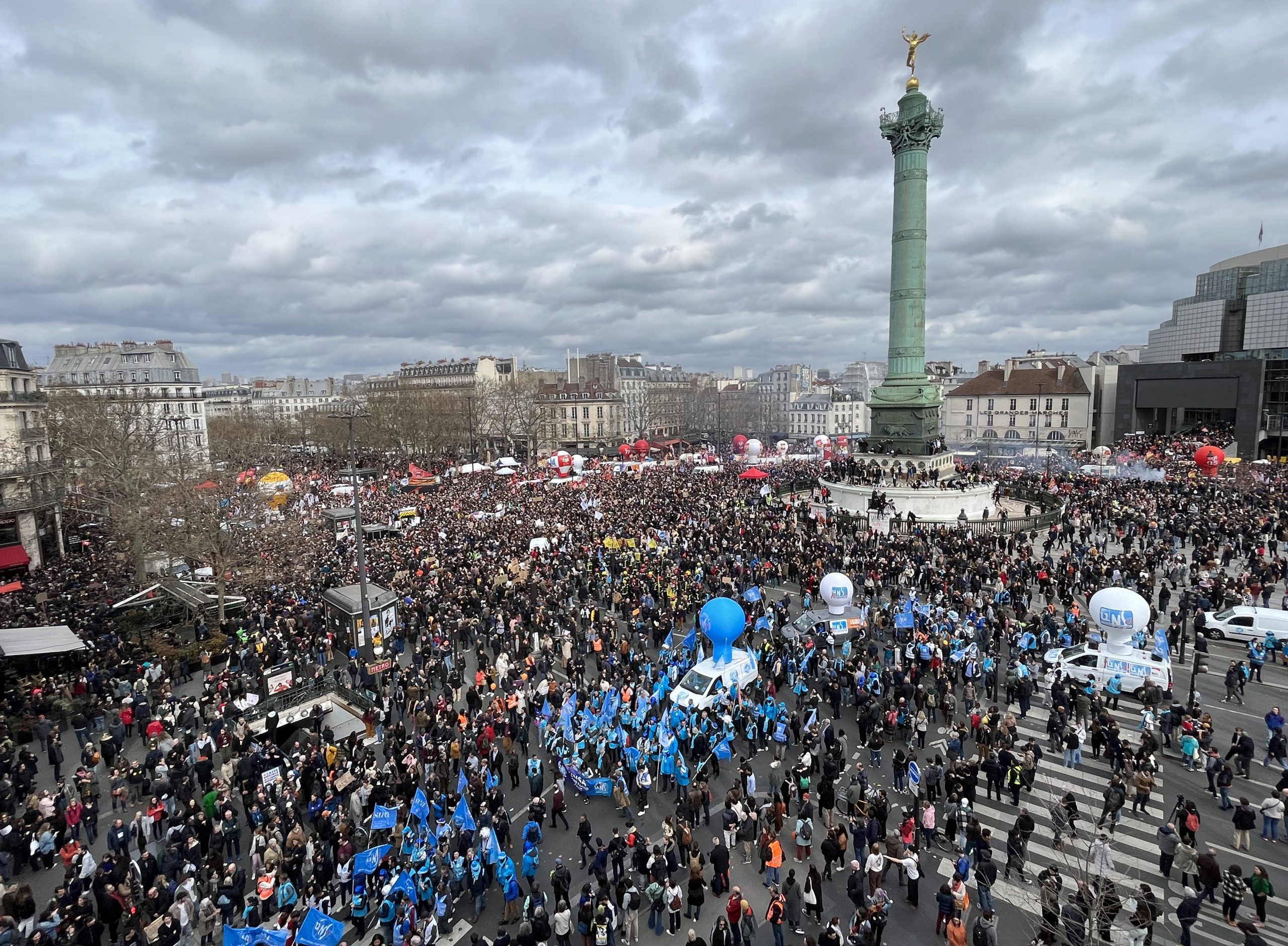 Multitudinaria protesta en Francia contra la reforma jubilatoria de Macron