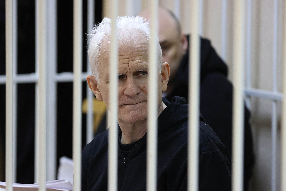 Nobel de la Paz Ales Bialiatski condenado a 10 años de cárcel en Bielorrusia