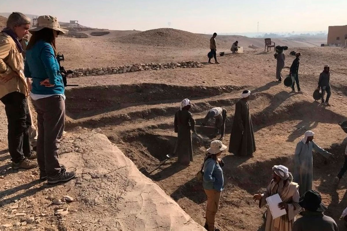 Hallazgo histórico: investigadores argentinos descubren entrada a una tumba egipcia de 3500 años