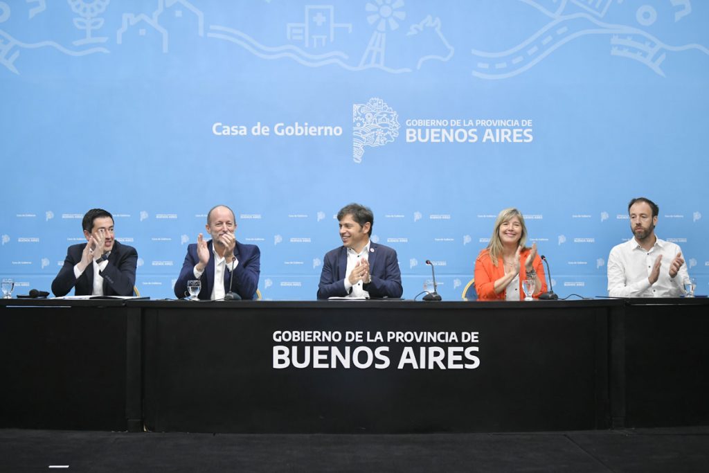 Kicillof presentó plan de obras municipales y disparó contra Juntos por el Cambio: "Defiendan los recursos de la Provincia" 1 Kicillof presentó plan de obras municipales y disparó contra Juntos por el Cambio: "Defiendan los recursos de la Provincia"